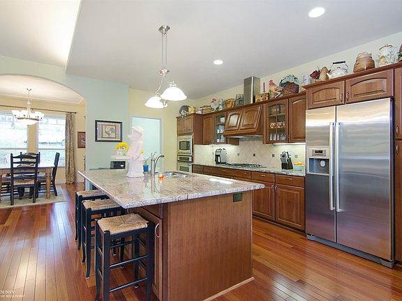 5th image of 10912 Darlene Ct