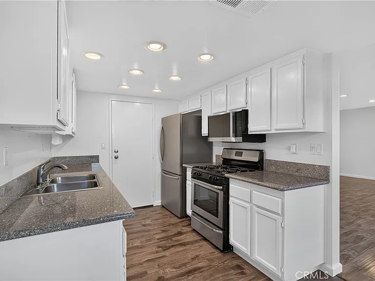 8539 Citigate Dr — Photo 6
