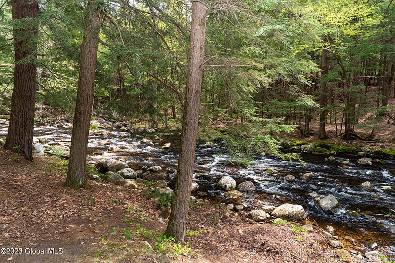 4th image of 197 Hans Creek Road