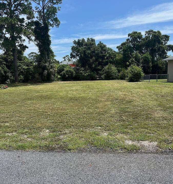1st image of 1715 Edgewater Dr