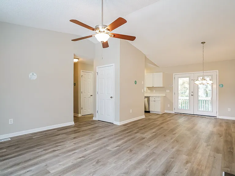 1109 Ujamaa Dr — Photo 5