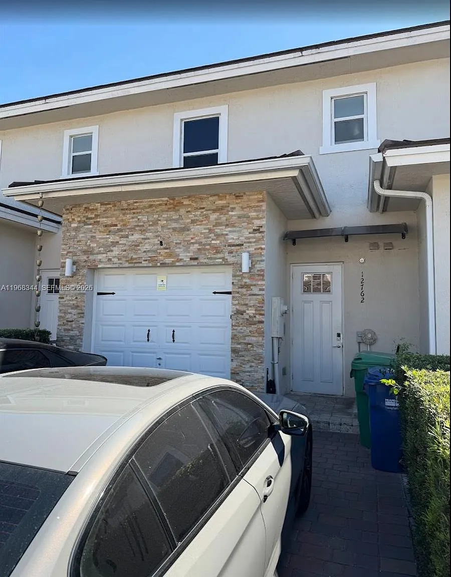 3 bed, 1686 sqft, $2,800 — Photo 1