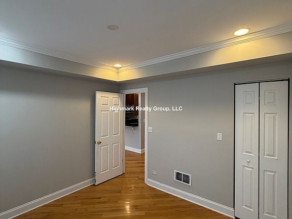 4th image of 2242 W Morse Ave #2A