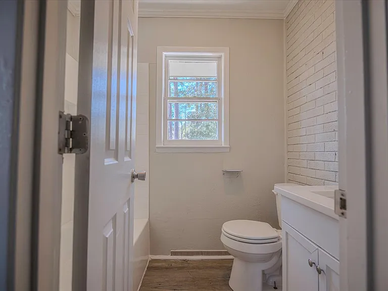 230 W Manchester Rd — Photo 26