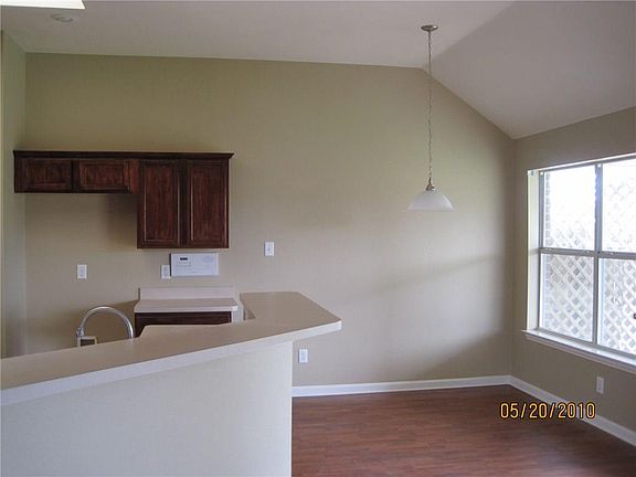 3rd image of 2470 Wagonwheel Dr