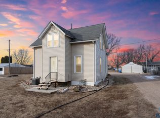 305 S Louise Ave, Worthing, SD 57077