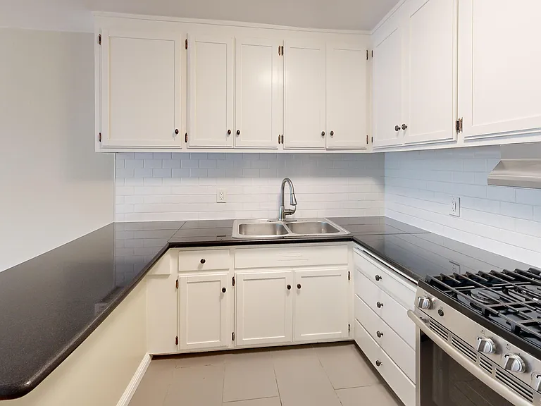 600 Oak Street — Photo 19