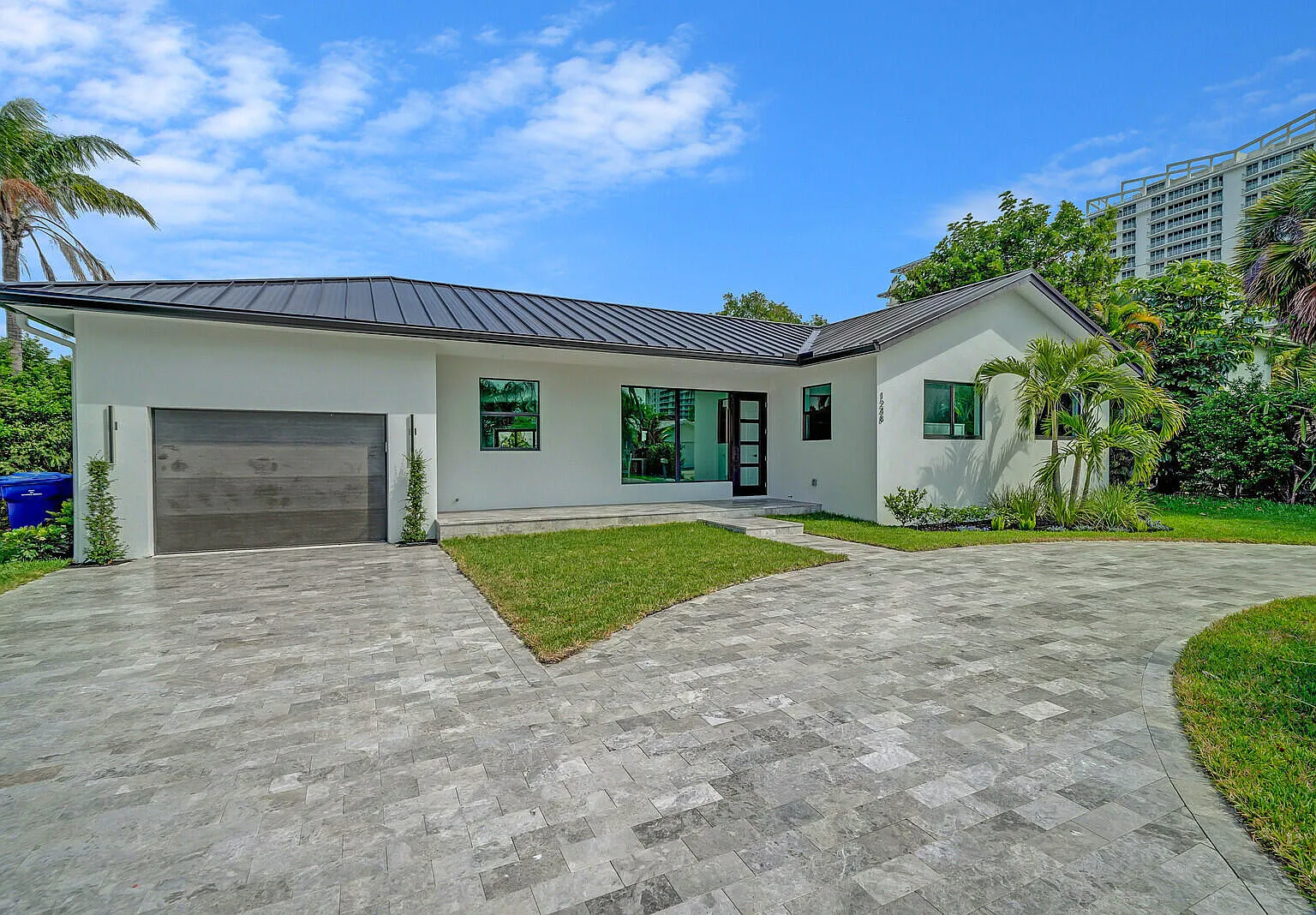 4 bed, 3.5 bath, 2800 sqft, $12,000 — Photo 1