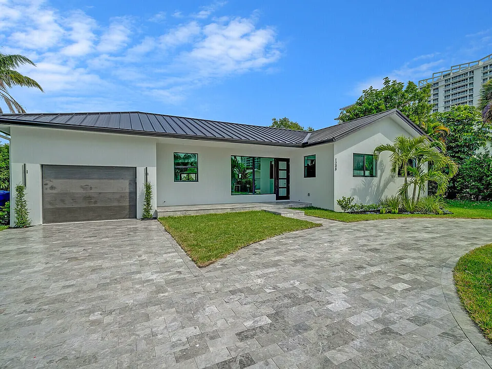 1248 N Harbor Dr