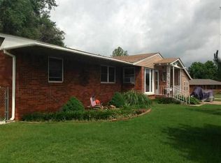 1002 Hillside Dr, Perry, OK 73077