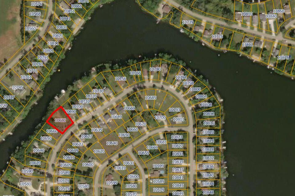 2nd image of 10670 Emerald Dr
