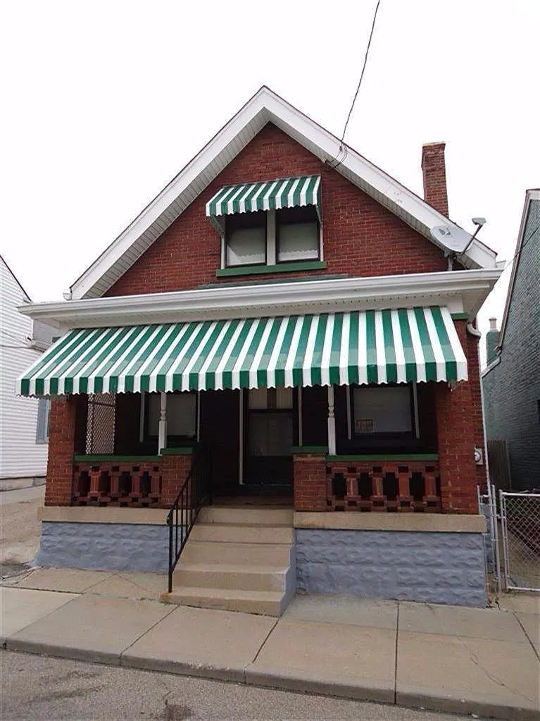1121 Liberty St photo 1
