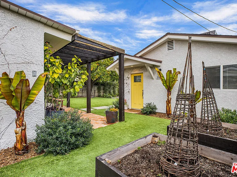 1024 N Naomi St — Photo 14