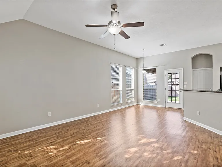 15427 Baker Mdw — Photo 5