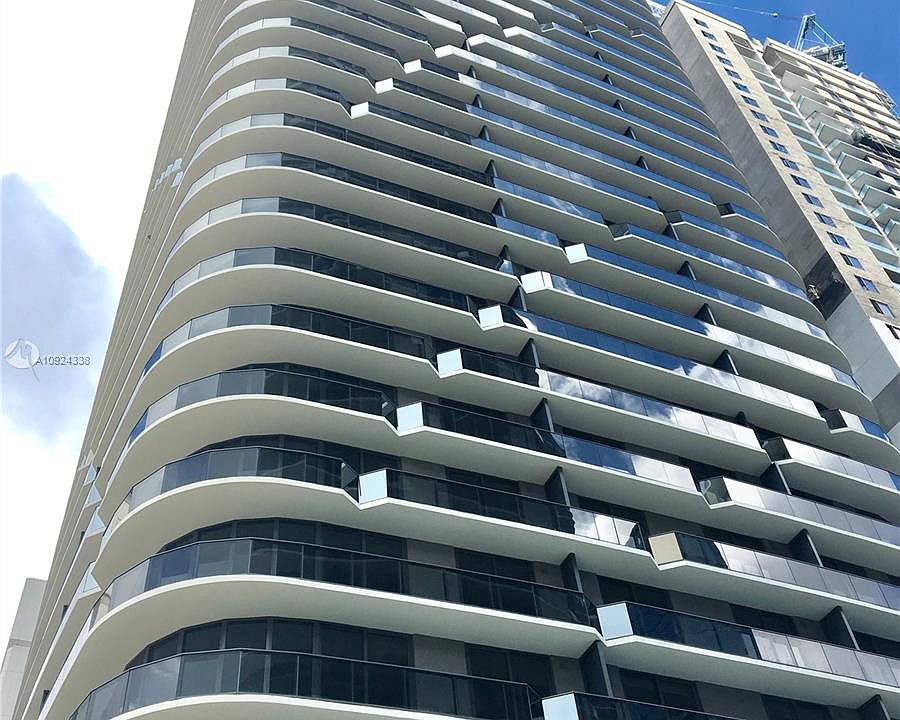 1st image of 45 SW 9th Ave Unit 3809