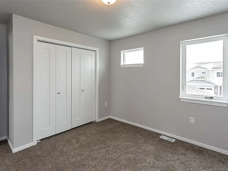 236 NW Greenwood Pl — Photo 24