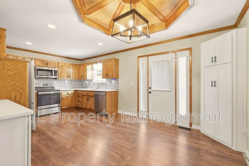 4 bed, 3.0 bath, 2188 sqft, $2,650 — Photo 4