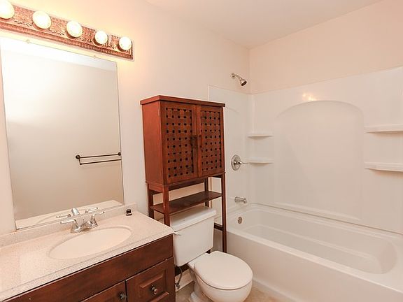 3rd image of 50 Riverchase Dr