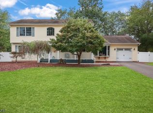 11 Oxford Rd, Manalapan, NJ 07726