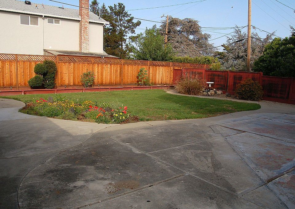 2nd image of 10681 La Roda Dr