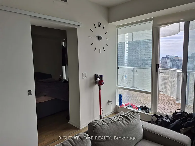 1 Bloor St E #3205 — Photo 17