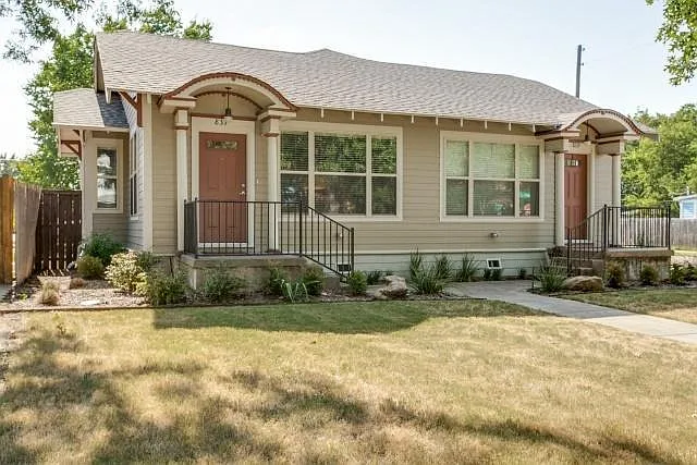 Building Photo - 837 Woodlawn Ave