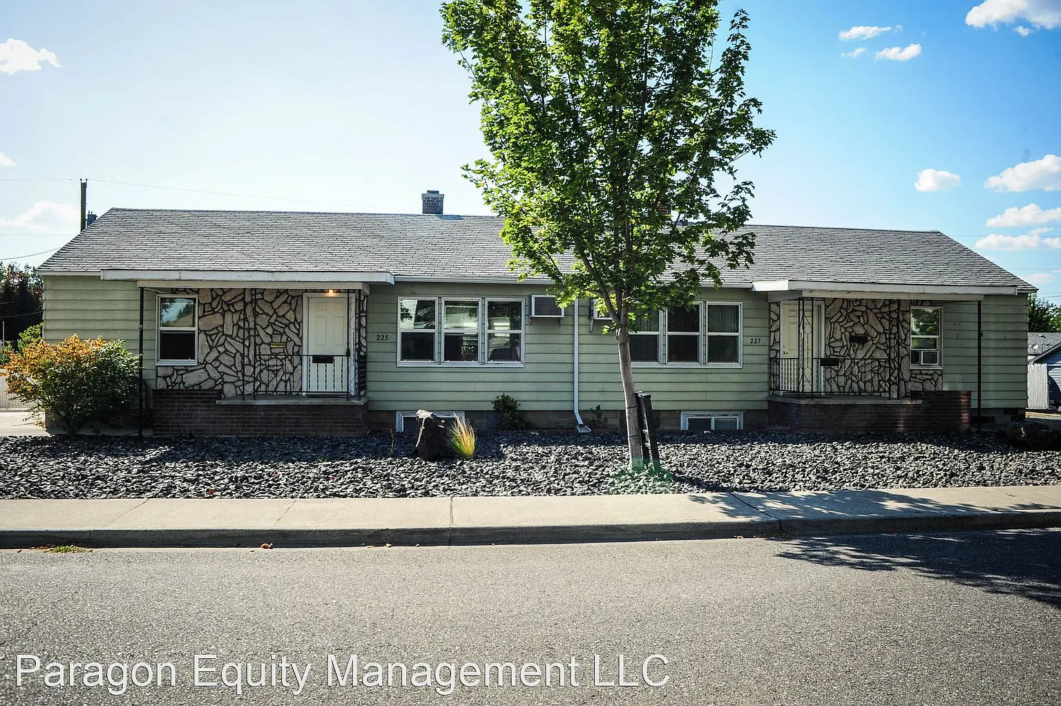 225 Delafield Ave photo 1