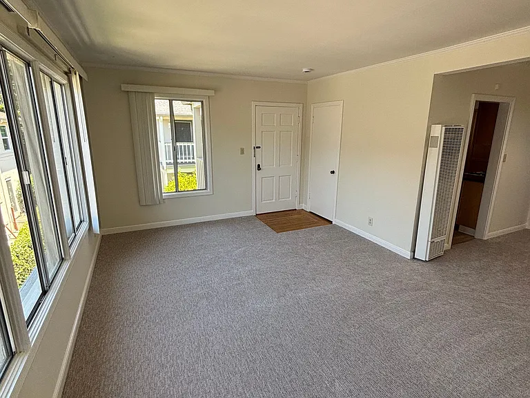 1031 Noel Dr #E — Photo 1