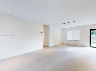 830 NE 171st St, North Miami Beach, FL 33162
