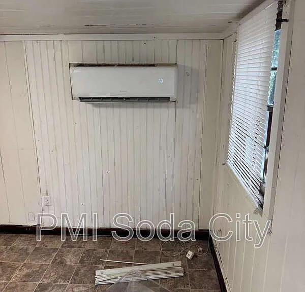 211 E Brooks St #E — Photo 5