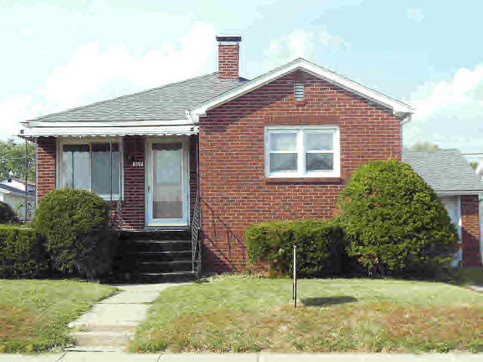 2nd image of 307 E Main St