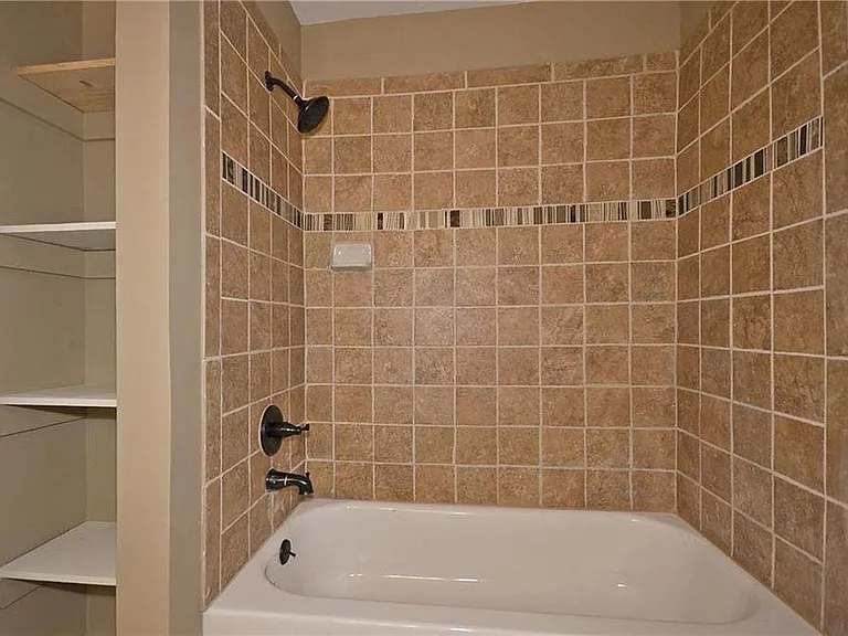 6130 NE Vivion Rd — Photo 11