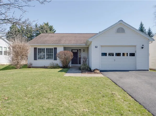 12 Freedom Pond Ln, North Chili, NY 14514