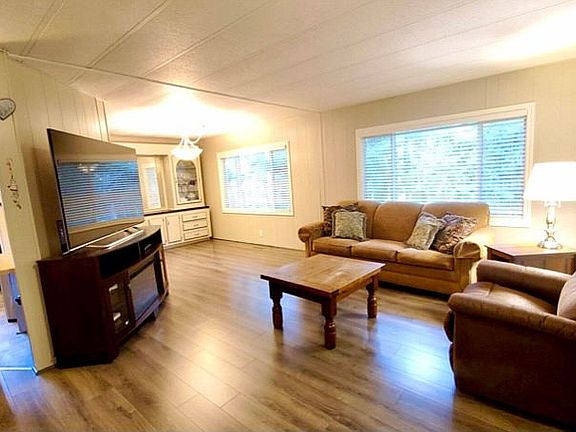 3rd image of 1919 196th St SW Unit 33