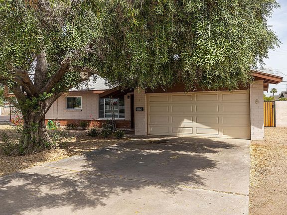 3rd image of 4 E Fairmont Dr