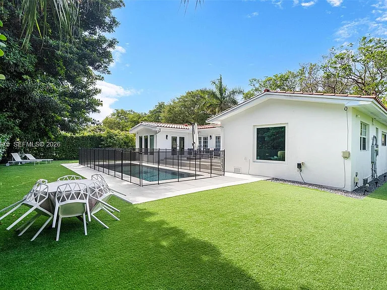 510 Bargello Ave — Photo 29