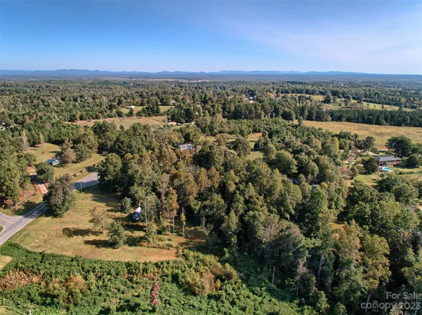 386 Sandy Plains Rd, Tryon, NC 28782
