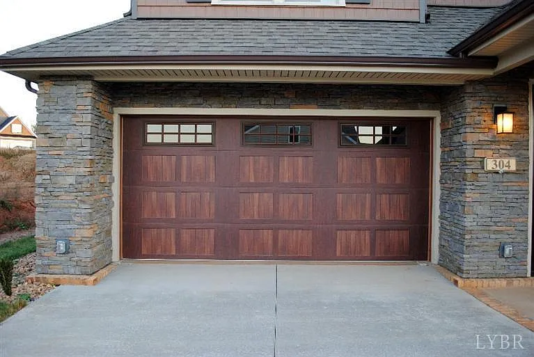 304 Hunterdale Dr — Photo 2