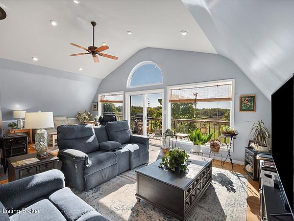 5th image of 355 Watkins Ln