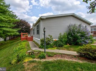 208 Bent Pine Ct N, Lancaster, PA