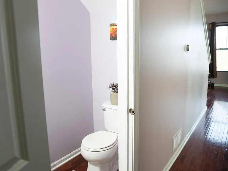 506 Grosvenor Ln — Photo 43