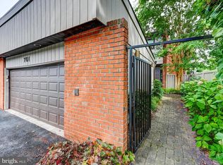 701 Old Crossing Dr, Baltimore, MD 21208