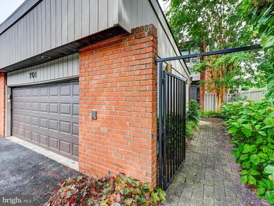 701 Old Crossing Dr, Baltimore, MD, 21208