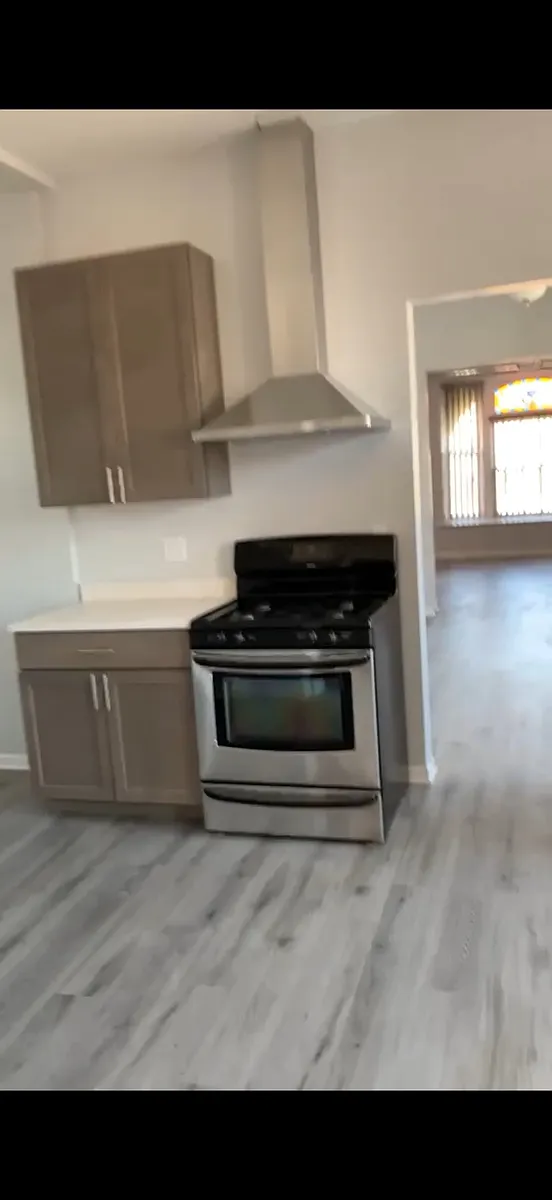 Building Photo - 1147 W Grand Ave #4F