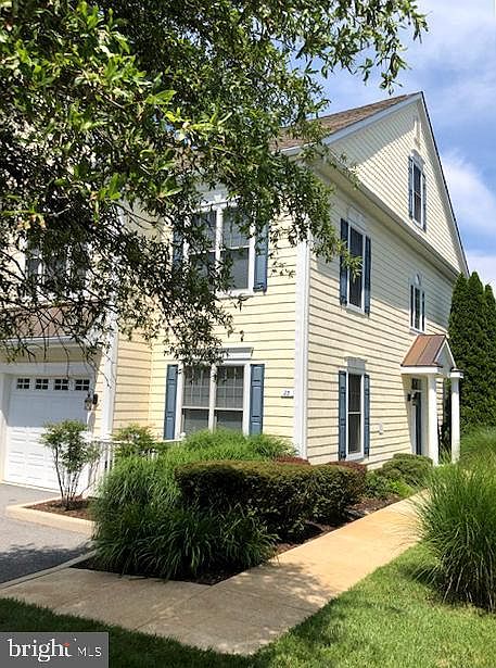 2nd image of 23 Richardson Way #12