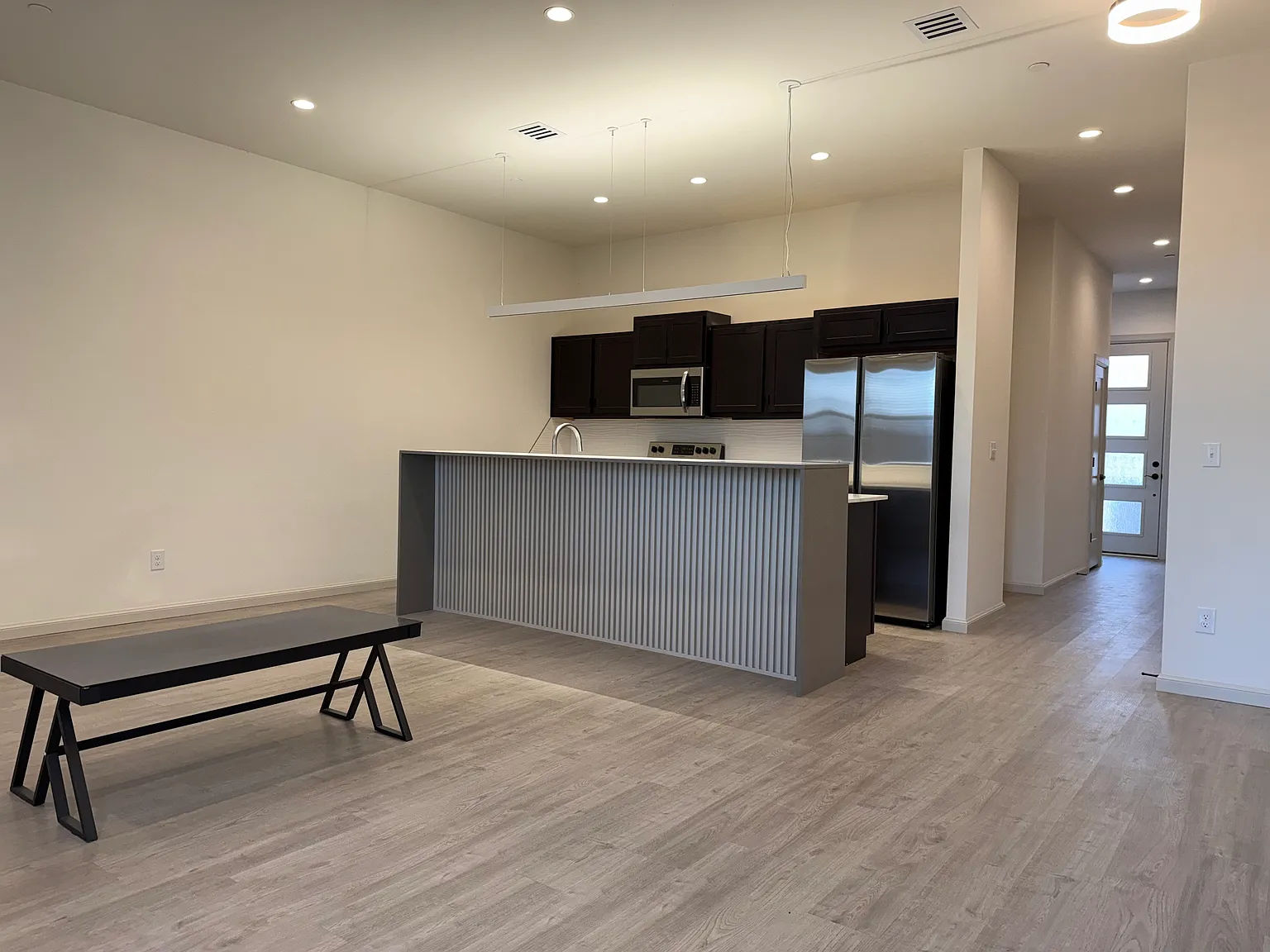 3 bed, 1604 sqft, $1,875 — Photo 2
