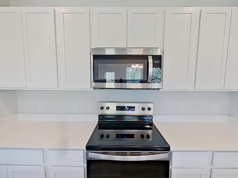 1095 Hanson Dr — Photo 8
