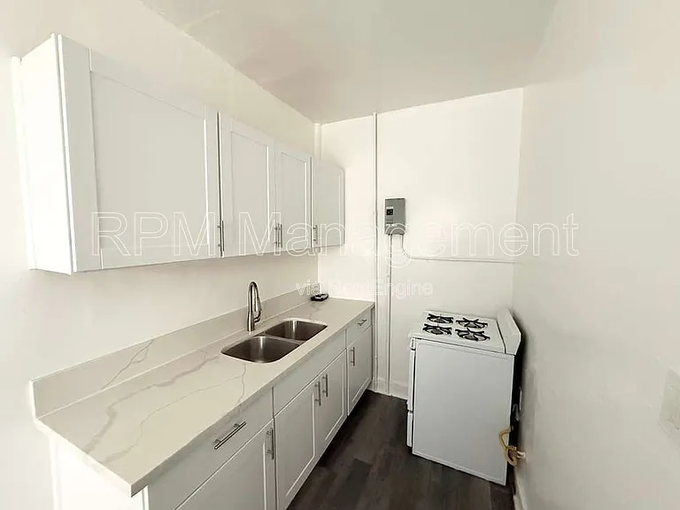 849 S Kenmore Ave #28 — Photo 5
