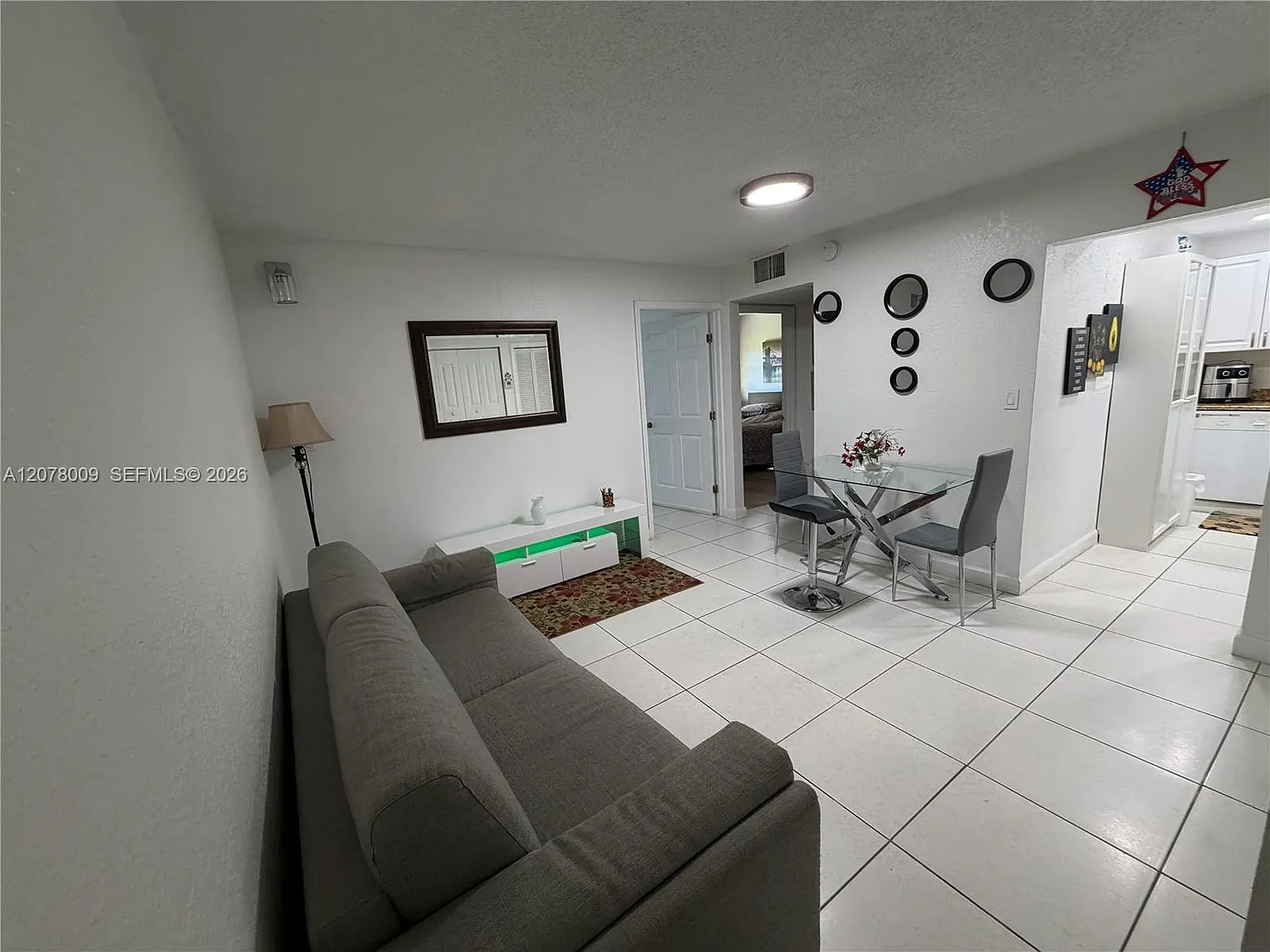Lakeview Gardens At Miami — Photo 4