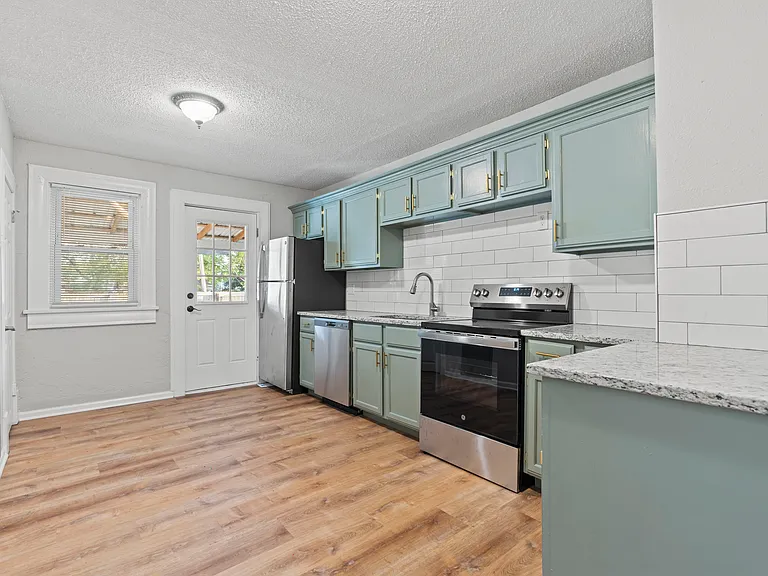 316 W Park St — Photo 2